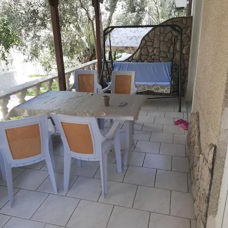 Vila Havuzlu Sitede Bahceli Yazlik *