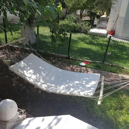 Vila Havuzlu Sitede Bahceli Yazlik